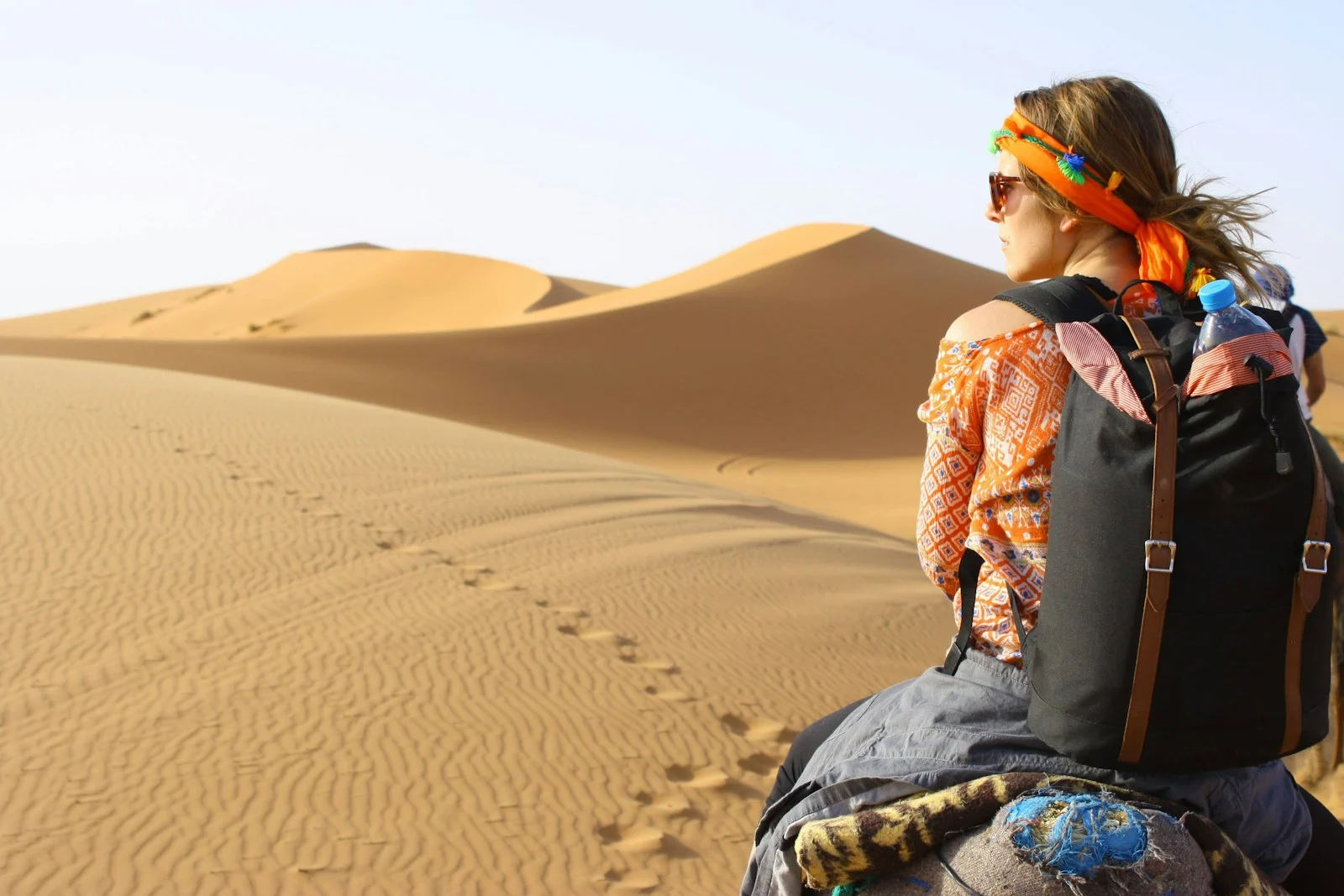 Expatrie : woman riding animal on dessert
