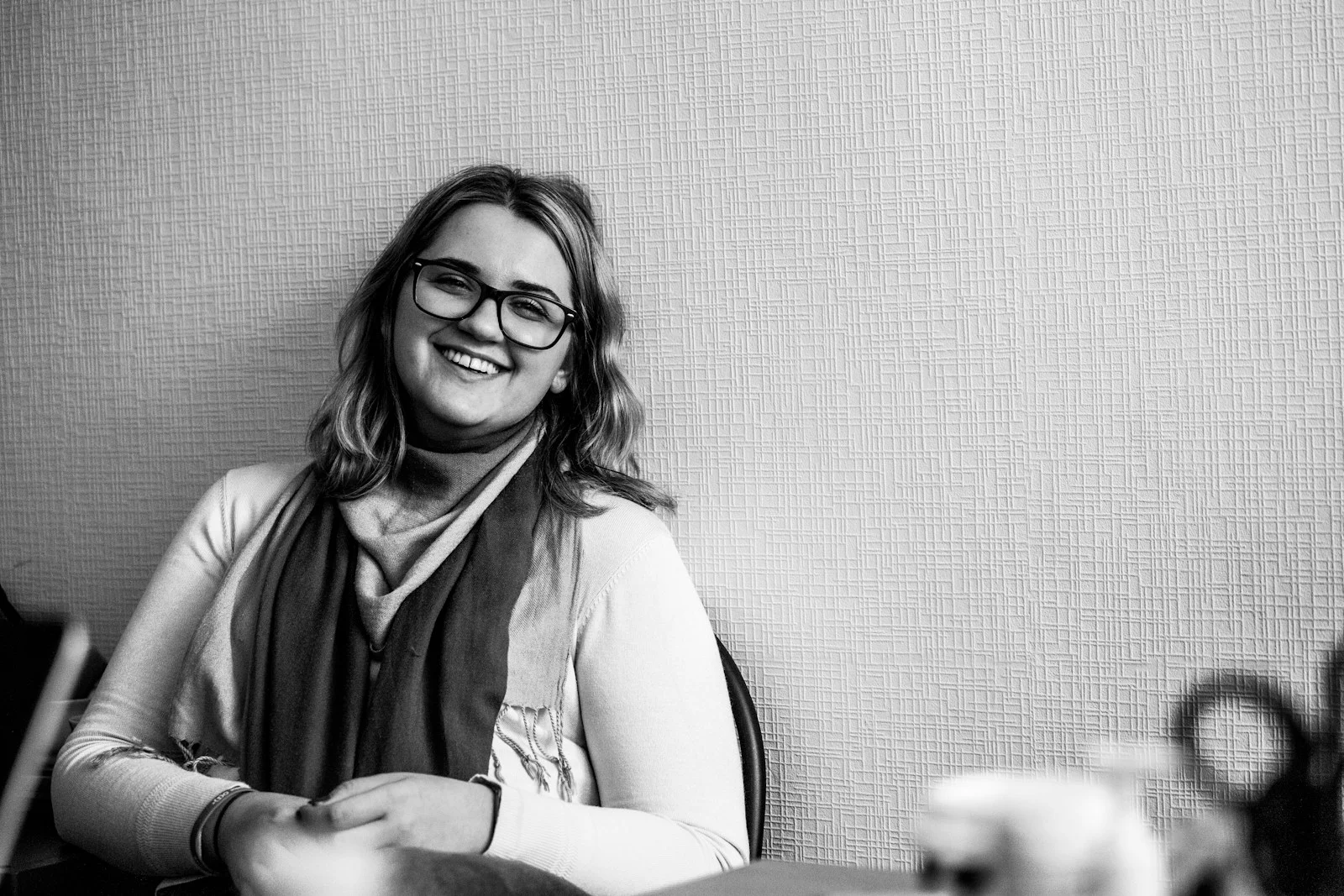 Mutuelle Individuelle : a woman wearing glasses