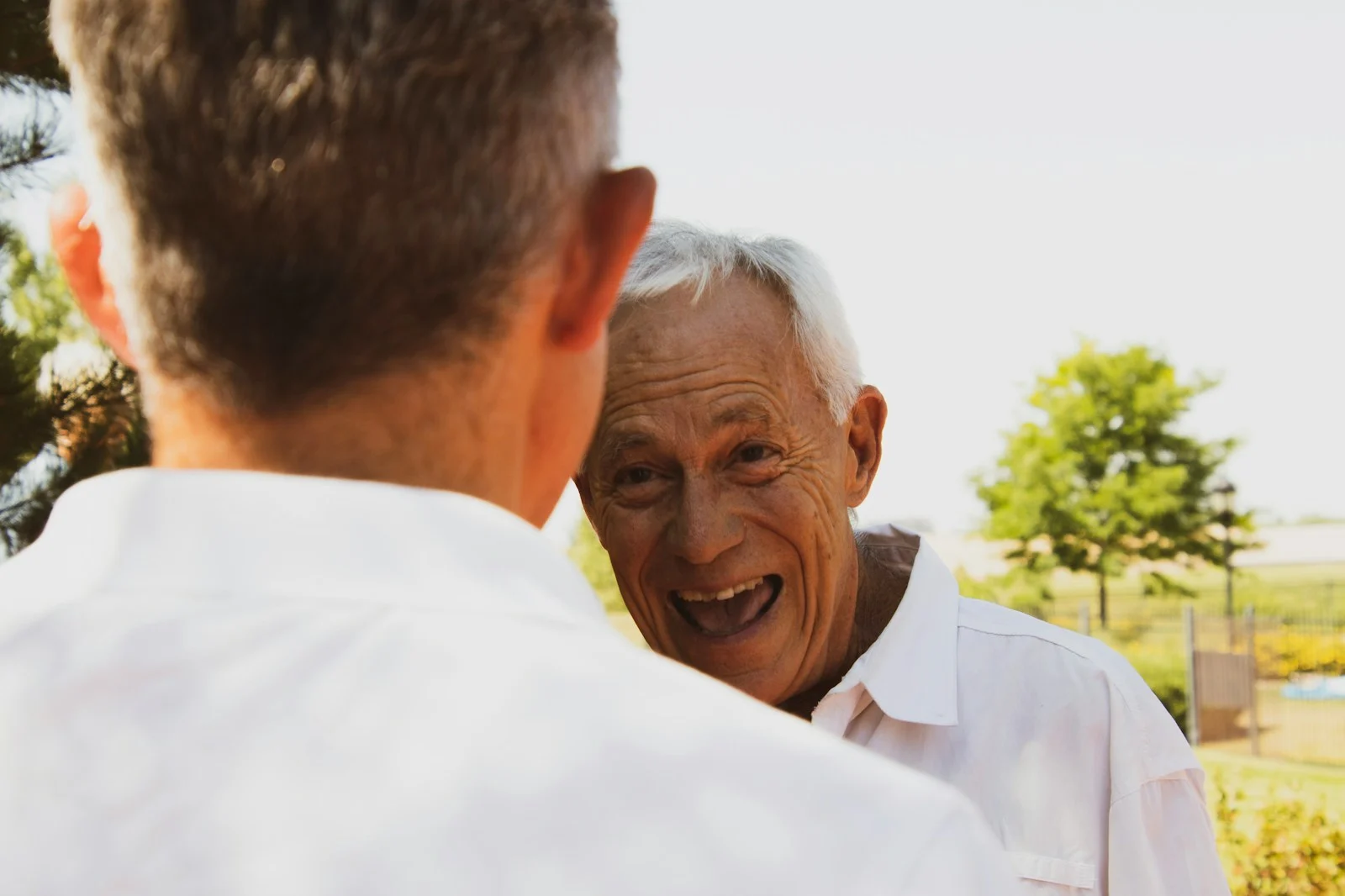 Mutuelle Sante Senior : men's white button-up shirt