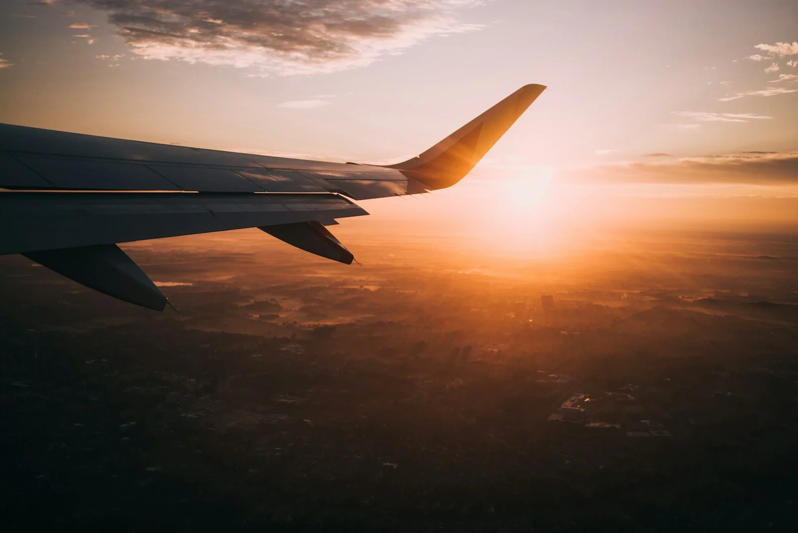 Expatrie : airplane on sky during golden hour