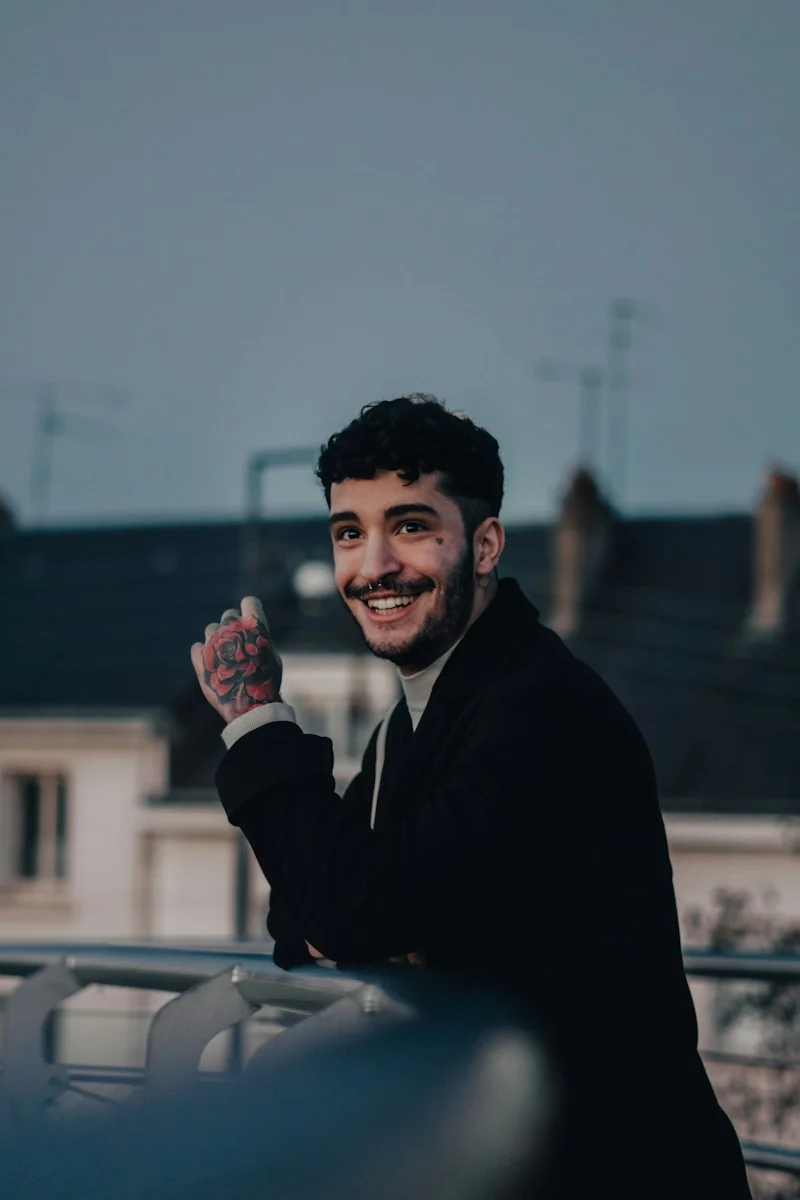 Mutuelle Individuelle : a man with a mustache and a black jacket