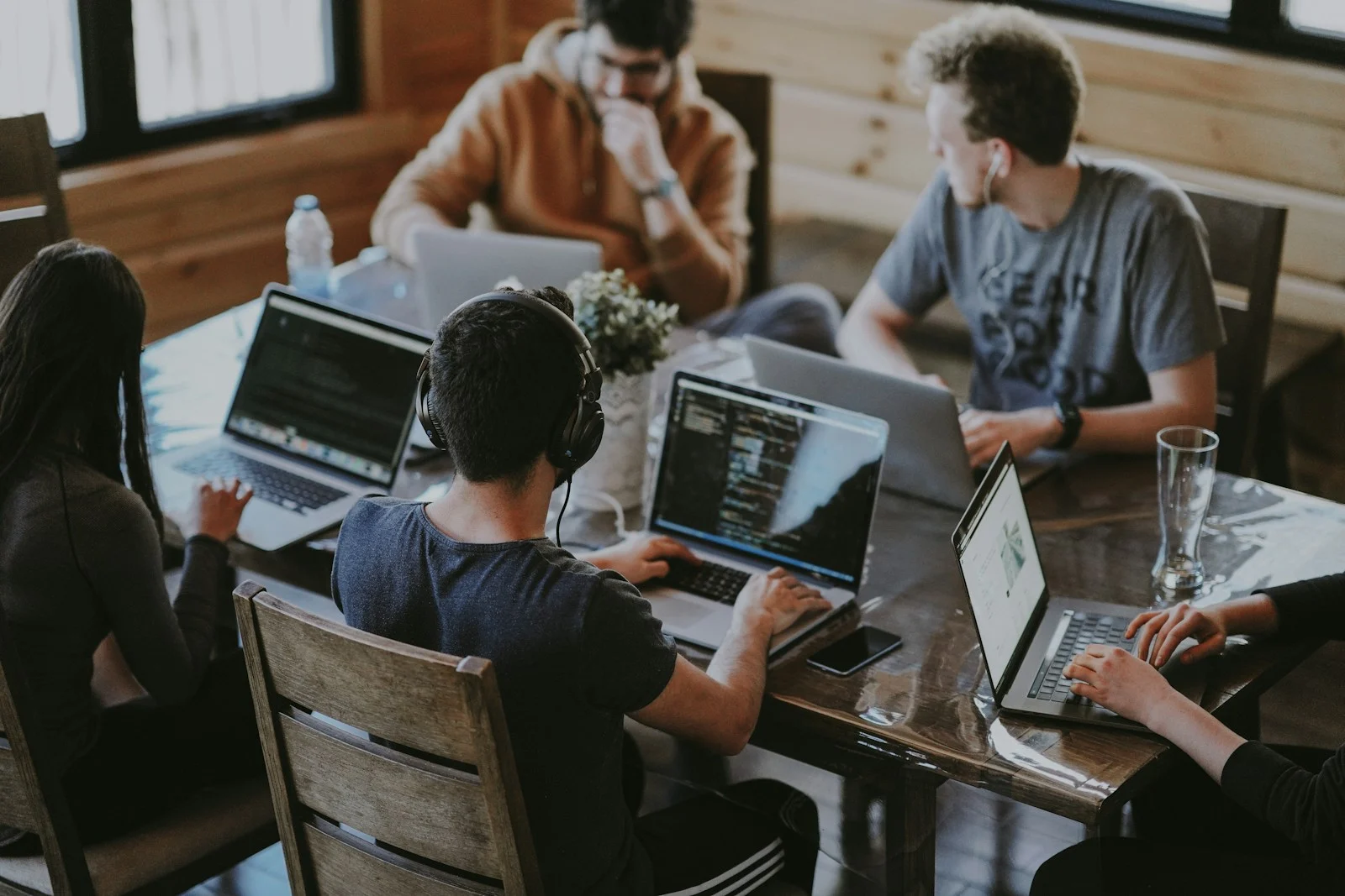 Mutuelle Entreprise Collective : group of people using laptop computer