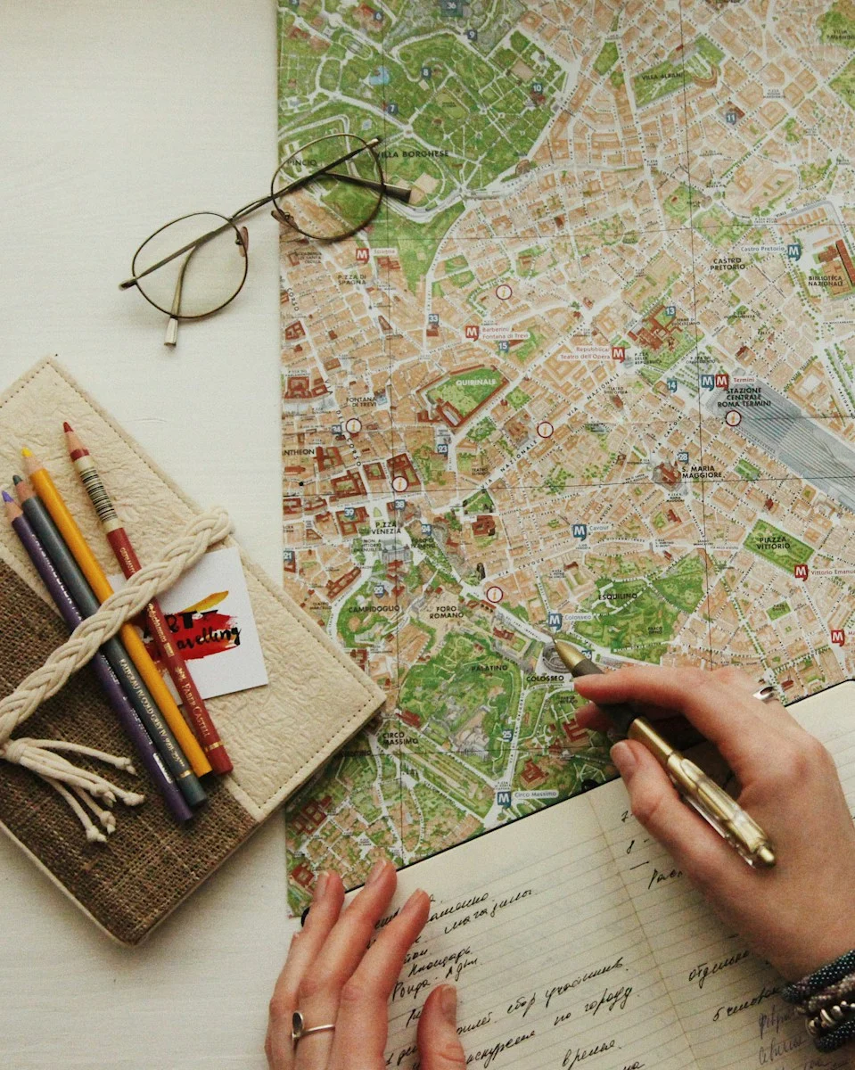 Expatrie : eyeglasses on map