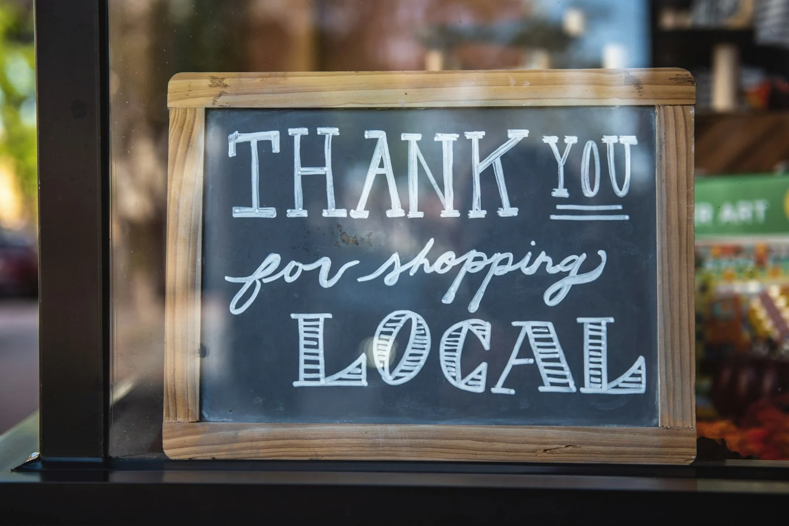 TNS : shallow focus photo of thank you for shopping signage