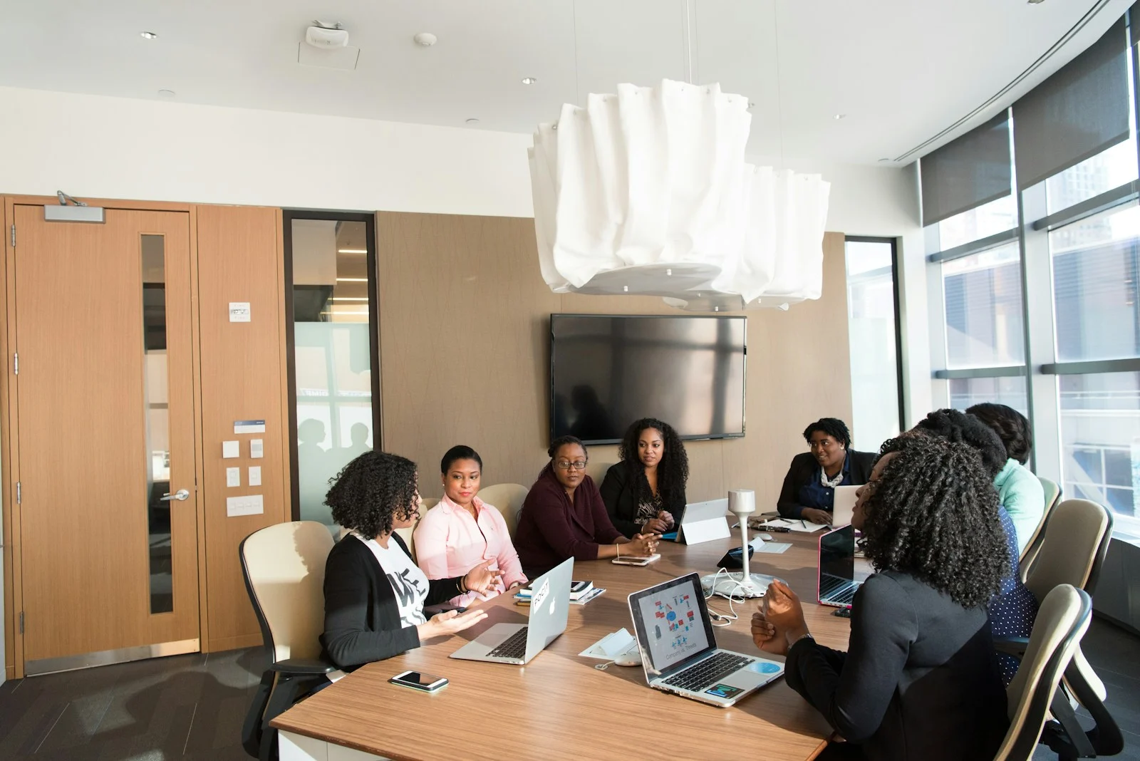 Mutuelle Entreprise Collective : photography of people inside room during daytime