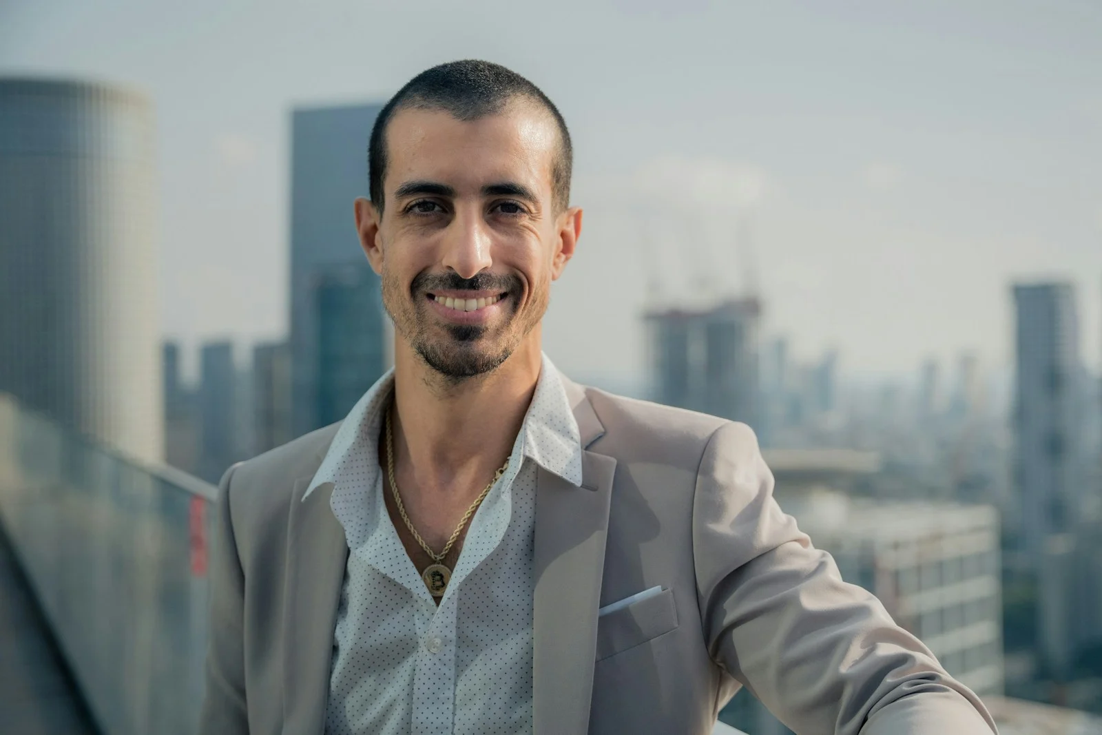 Mutuelle Individuelle : a man smiling for the camera
