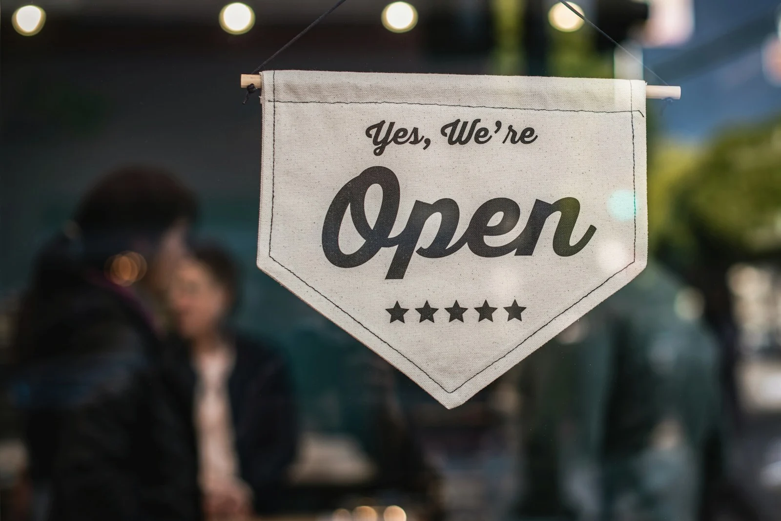 TNS : white open signage